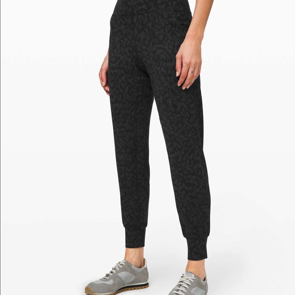 Lululemon Align jogger - deep coal multi formation camo - size 6 - NEW